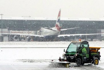 إلغاء مئات الرحلات الجوية في أوروبا بسبب الثلوج