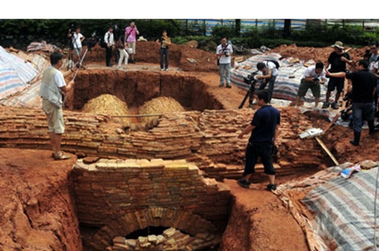 اكتشاف 136 مقبرة أثرية تعود لما قبل الميلاد في الصين