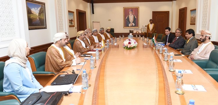 وزير سياحة السلطنة يبحث مع نظيره الهندي سبل تعزيز التعاون السياحي بين البلدين