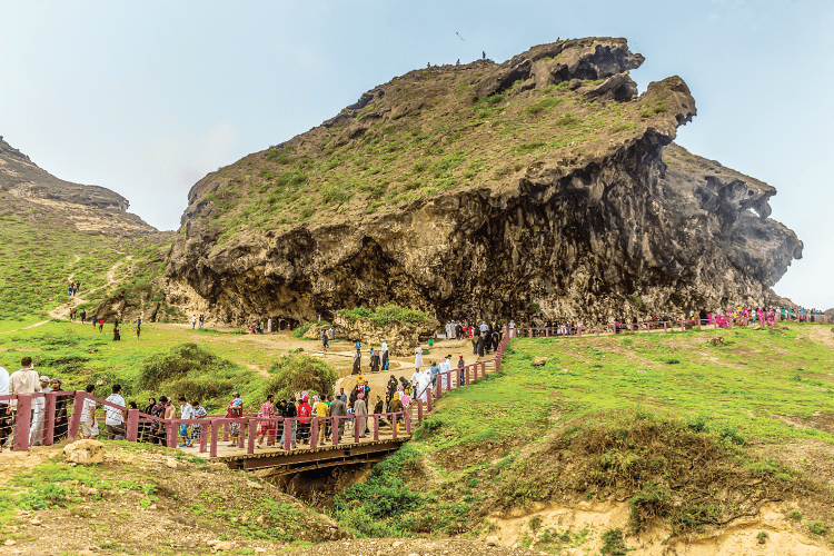 موسم صلالة السياحي يستقبل 630 ألفا و829 زائر