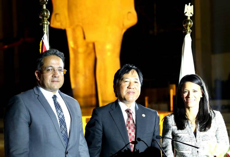 وزيرة السياحة و وزير الآثار في حفل توديع السفير الياباني بالمتحف المصرى الكبير