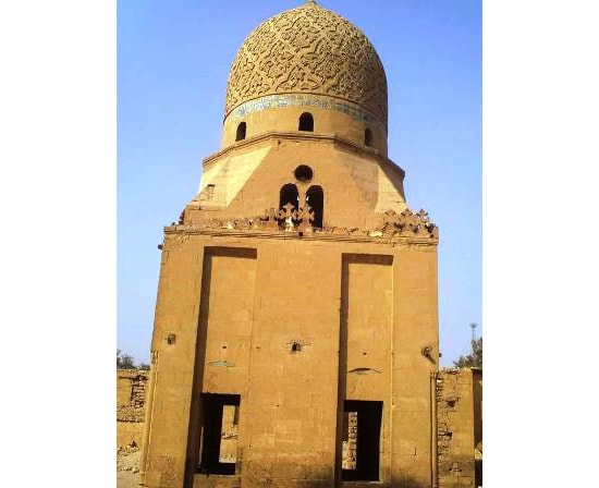 الخبير الآثرى أحمد إبراهيم يطالب بتطوير صحراء المماليك وتحويلها إلى متحف مفتوح