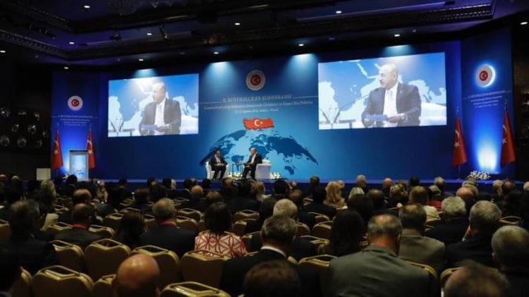 جاويش أوغلو يشيد بأهمية تنظيم الخطوط الجوية التركية رحلات إلى 302 مطارا حول العالم