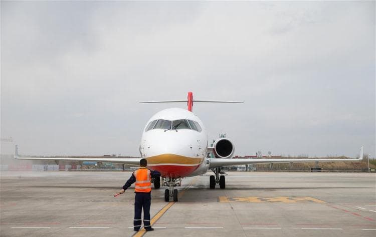 الطائرة الصينية “أيه.آر.جيه21” تجتاز اختبارا للطيران في درجة حرارة مرتفعة