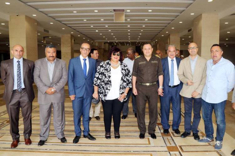 وزيرة الثقافة تلتقى مدير عام الشركة الوطنية للمعارض والمؤتمرات الدولية