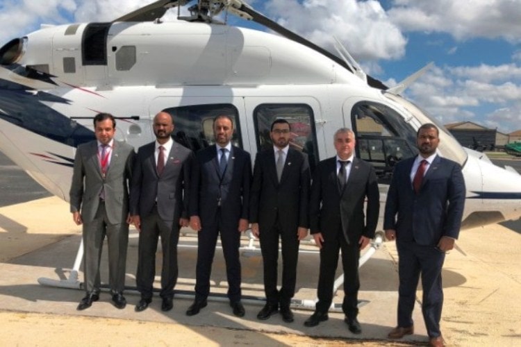 وفد من أبوظبي يزور شركة أمريكية لصناعة الطائرات