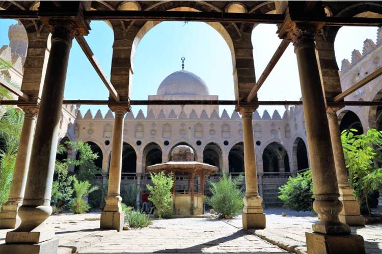 بالصور .. وزير الاثار يتفقد أعمال مشروع ترميم مسجد الطنبغا المارداني بالدرب الأحمر