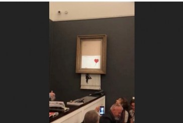 لوحة للفنان بانكسي تمزق نفسها فور بيعها في مزاد