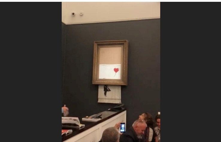 لوحة للفنان بانكسي تمزق نفسها فور بيعها في مزاد