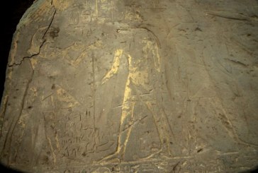 اكتشاف لوحتين من الحجر الرملي بمعبد كوم امبو بأسوان