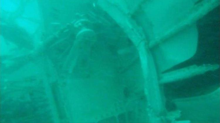 العثور على جزء من حطام الطائرة الأندونيسية المنكوبة