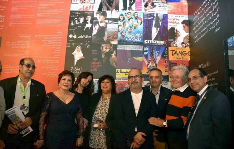 وزيرة الثقافة تفتتح معرض