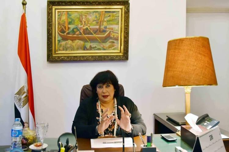 وزيرة الثقافة توجه بالتحقيق فى واقعة