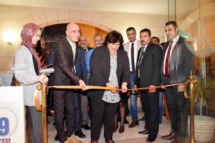 وزيرة الثقافة مع مئات الشباب المبدعين فى الصالون الـ 29