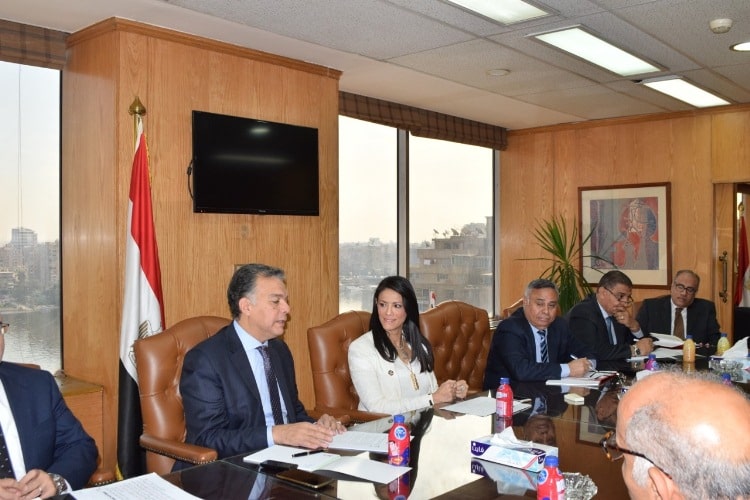 وزارات السياحة والنقل والري تستعرض الإجراءات والتدابير الخاصة بتسهيل حركة الفنادق العائمة بين أسوان والأقصر
