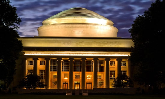 استغلال قوة الحوسبة والذكاء الاصطناعي في مجالات الفنون والعلوم الإنسانية