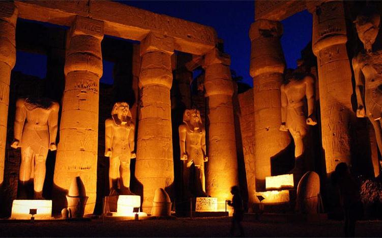 سياحة مصر تستضيف مجموعة من الشباب الياباني من متضررى الفيضانات