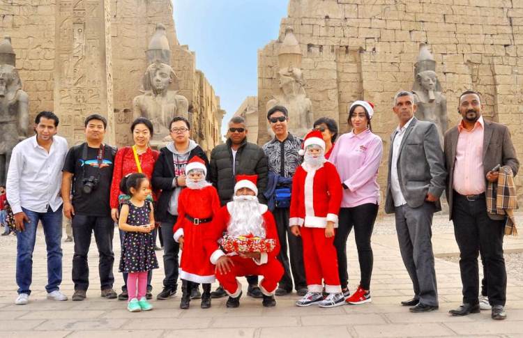 بالصور .. إستمرار حملة توزيع هدايا