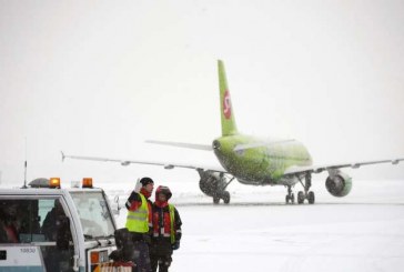 إلغاء وتأجيل أكثر من 80 رحلة جوية في مطارات موسكو بسبب الثلوج