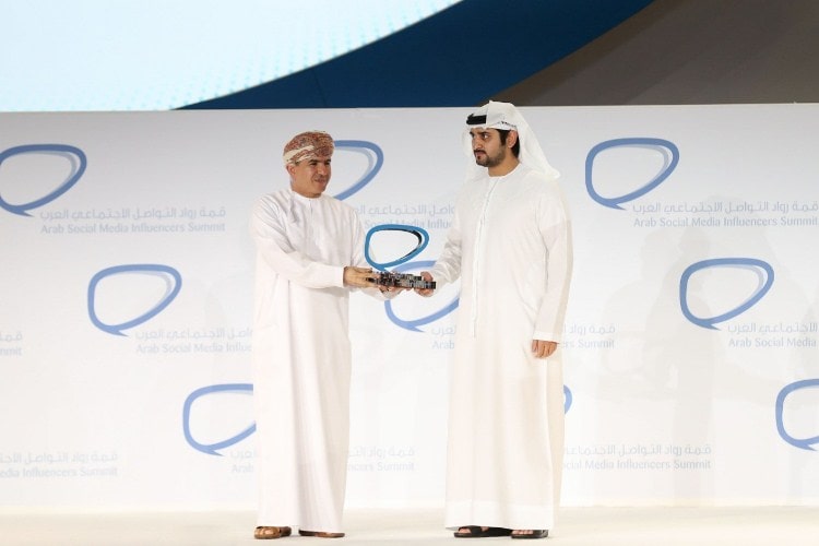 سياحة السلطنة تحصد جائزة رواد التواصل الاجتماعي العرب