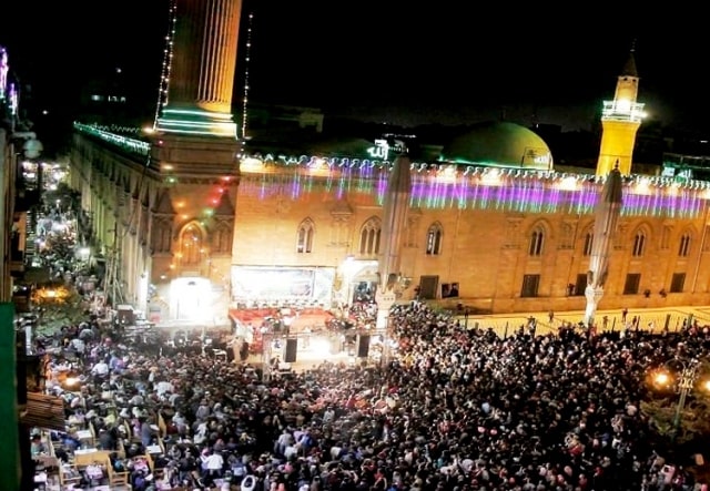 الخامسة مساء.. ختام زيارة السياح لمنطقة خان الخليلى أثناء الإحتفال بمولد سيدنا الحسين 