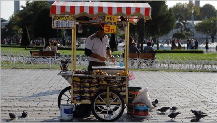 الكستنا والذرة المشوية شتاء.. تكمل أجواء السائحين العرب في إسطنبول