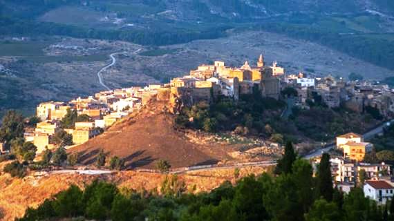 Italian town of Sambuca in Sicily sells homes for a dollar