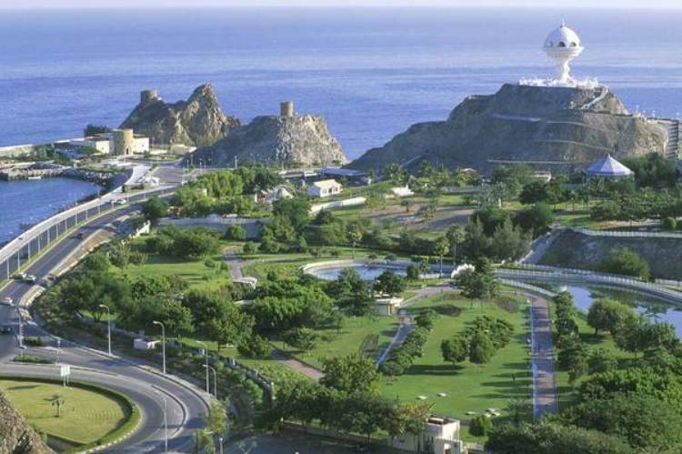 بالصور .. مدينة مسقط .. عناق الحاضر بالتاريخ