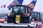 video -At Munich Airport over 600 employees work with special equipment to battle ice and snow