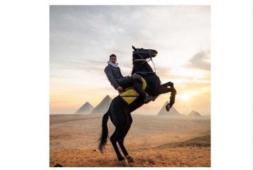 اعجاب الاف متابعى مواقع التواصل الاجتماعى بزيارة جيرمى جونسى للمواقع السياحية فى مصر