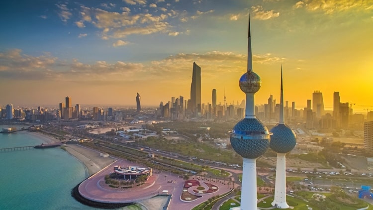 الضباب يتسبب فى توقف حركة الملاحة الجوية بمطار الكويت