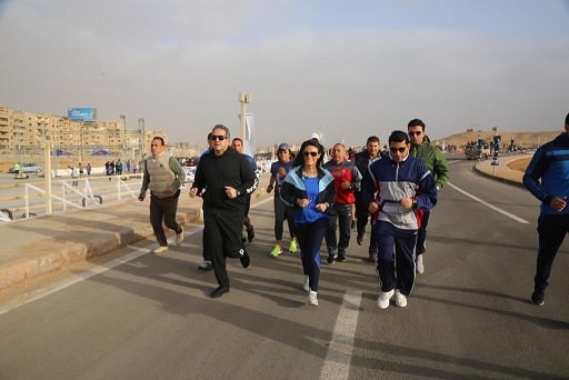دعما لتنشيط السياحة الثقافية .. وزيرة السياحة تشارك فى ماراثون الأهرامات الرياضي
