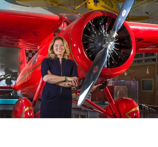 بالصور ..شاهد كيف ارتقت المرأة الأمريكية آفاق جديدة فى شتي المجالات