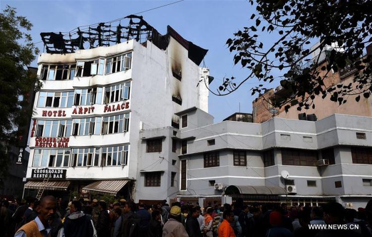 مصرع 17 شخص فى حريق بفندق فى دلهي بالهند