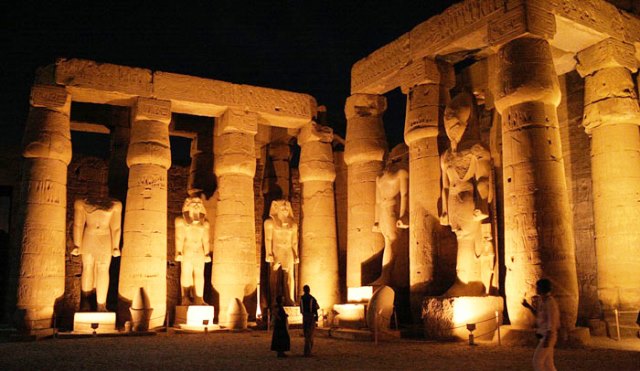 السياحة تنظم أولى الدورات التدريبية لسائقي الحافلات بمدينة الأقصر بالتعاون مع غرفة السياحة