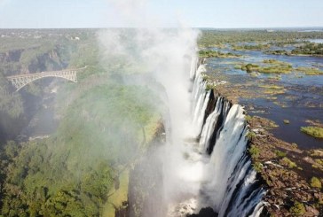 بالصور.. شلالات فيكتوريا تشهد انطلاق موسم الذروة السياحى