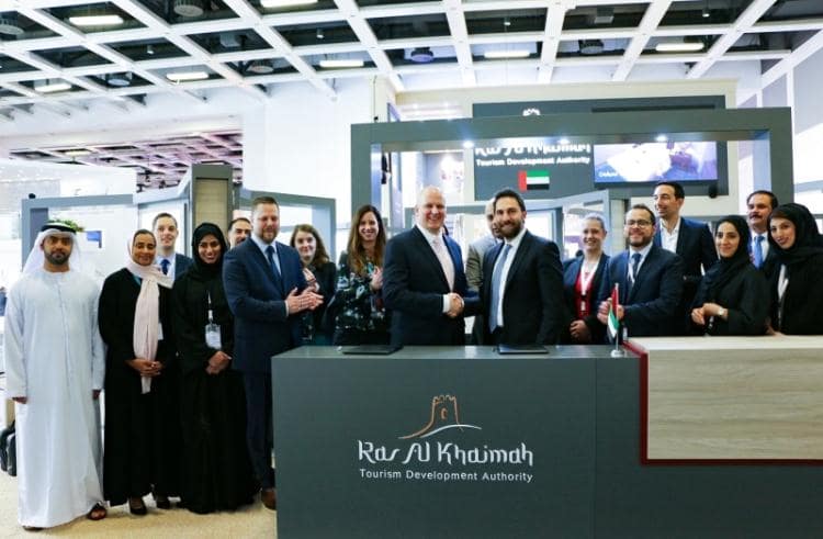 رأس الخيمة توقع اتفاقية شراكة مع أكبر معرض للسفر في سويسرا ببورصة برلين