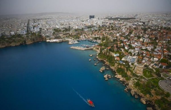 أنطاليا التركية تتوقع قدوم مستويات قياسية للسياح الروس