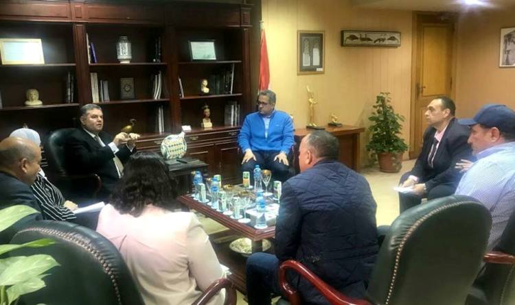 العنانى يبحث مع حطبة وسامح سعيد سبل تطوير خدمات عروض الصوت والضوء بالمواقع الاثرية