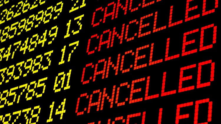 الخطوط الجوية الإسكندنافية تلغي مئات الرحلات الجوية بسبب اضراب الطيارين