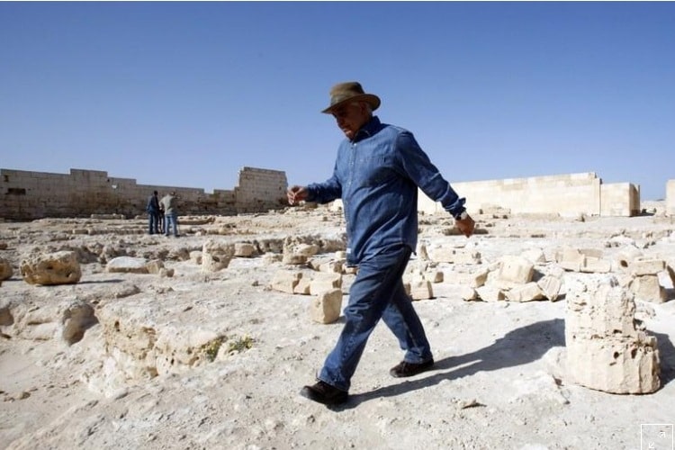 الكشف عن مومياء كاهن كبير عمرها 2500 عام تعود لعهد الاسرة الفرعونية ال 26 بالمنيا