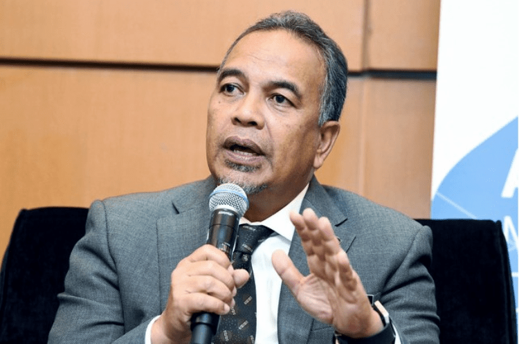 ماليزيا تفرض ضريبة المغادرة على مسافرى المنافذ الجوية يوليو القادم