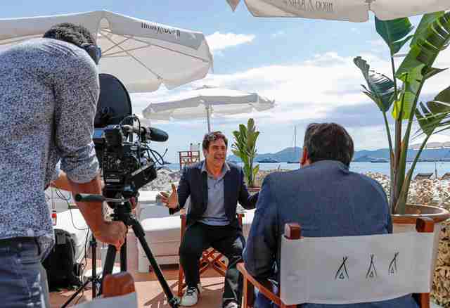 JAVIER BARDEM STOPS BY THE HFPA LOUNGE AT NIKKI BEACH CANNES