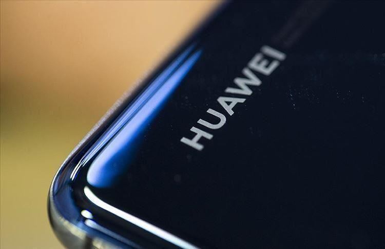 هواوي تقترض مليار دولار بعد قيود أمريكية