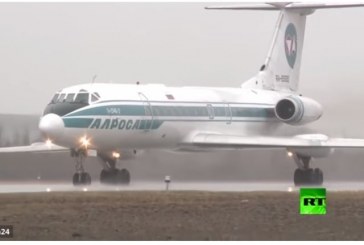 طائرة الركاب الروسية”تو- 134″ تحلق برحلة الوداع قبل إيداعها بالمتحف