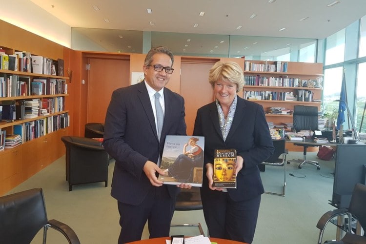 وزير الاثار المصرى يبحث سبل التعاون الثقافى والاثرى مع ألمانيا