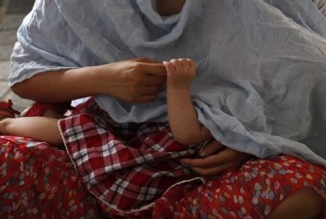 انتقادات واسعة لشركة طيران هولندية بسبب “الرضاعة الطبيعية للأطفال”