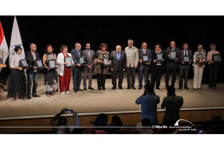 الدكتور مصطفى الفقي يكرم عددًا من كبار الفنانين في مصر