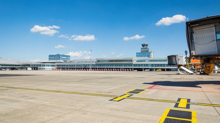 التشيك تغلق سماءها أمام الرحلات الجوية القادمة من روسيا