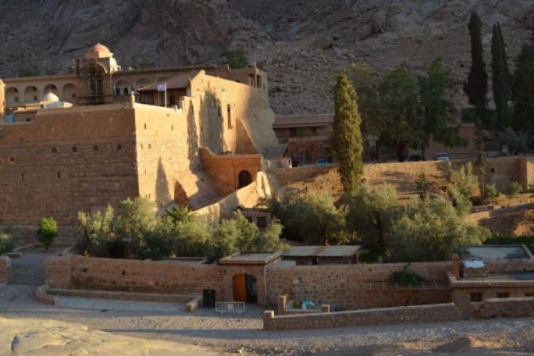 خبير آثار: زوار دير سانت كاترين حاليًا يدخلون من باب الحجاج القديم
